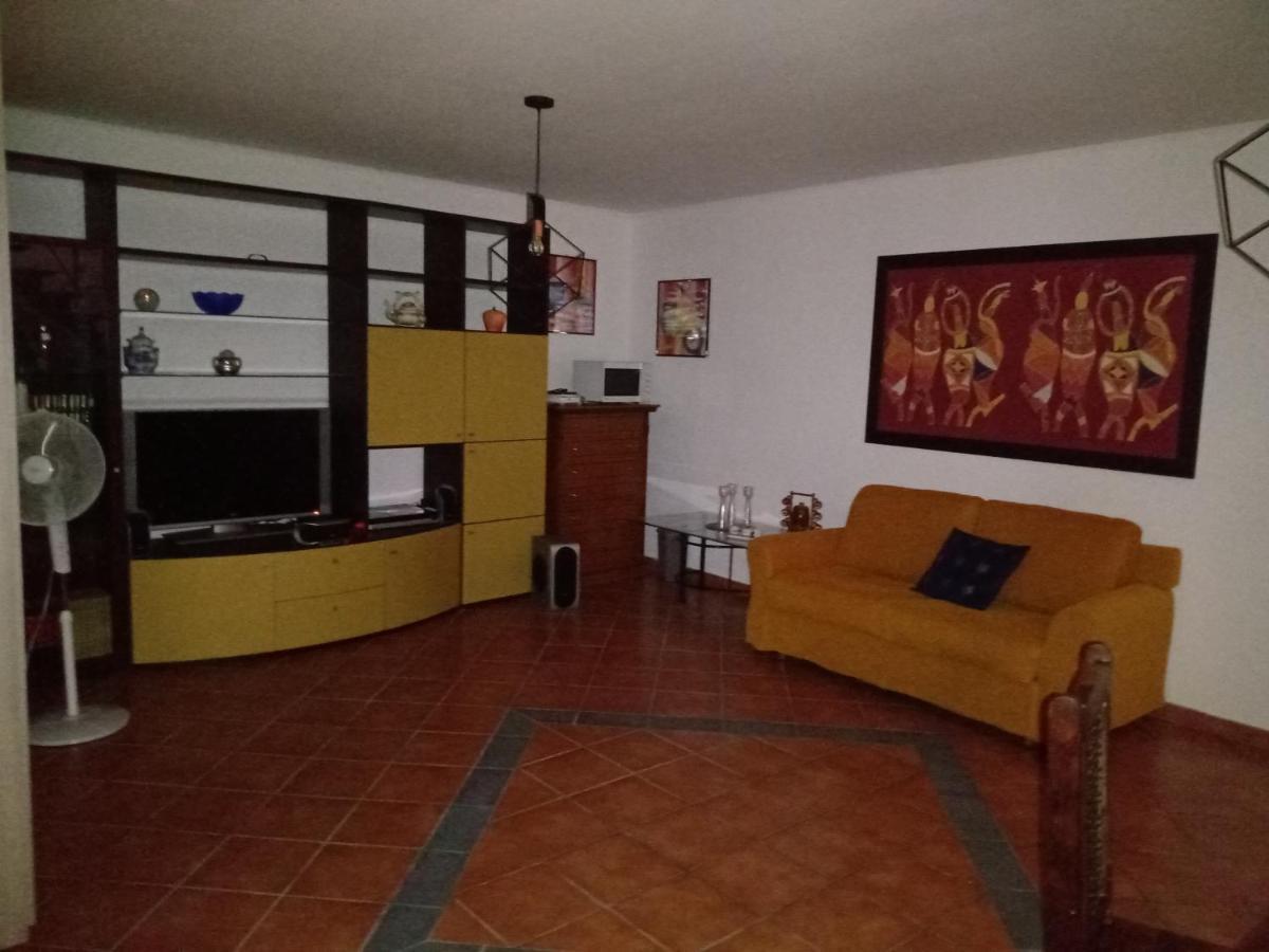 John Home Κατάνια Εξωτερικό φωτογραφία